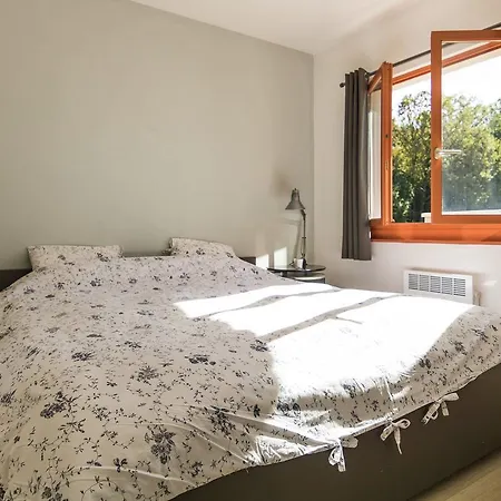 빌라 Luxurious In France With Private Pool Limeyrat